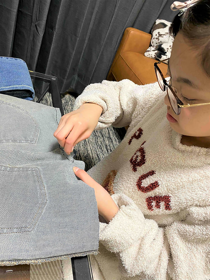 デニムパンツとTシャツをアップサイクルしたときの様子