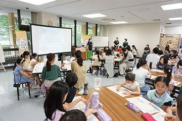 About 40 elementary school students from shinjuku city, from grades 1 to 6, participated.